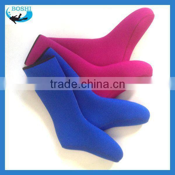 Fashionable waterproof neoprene sand socks for adult