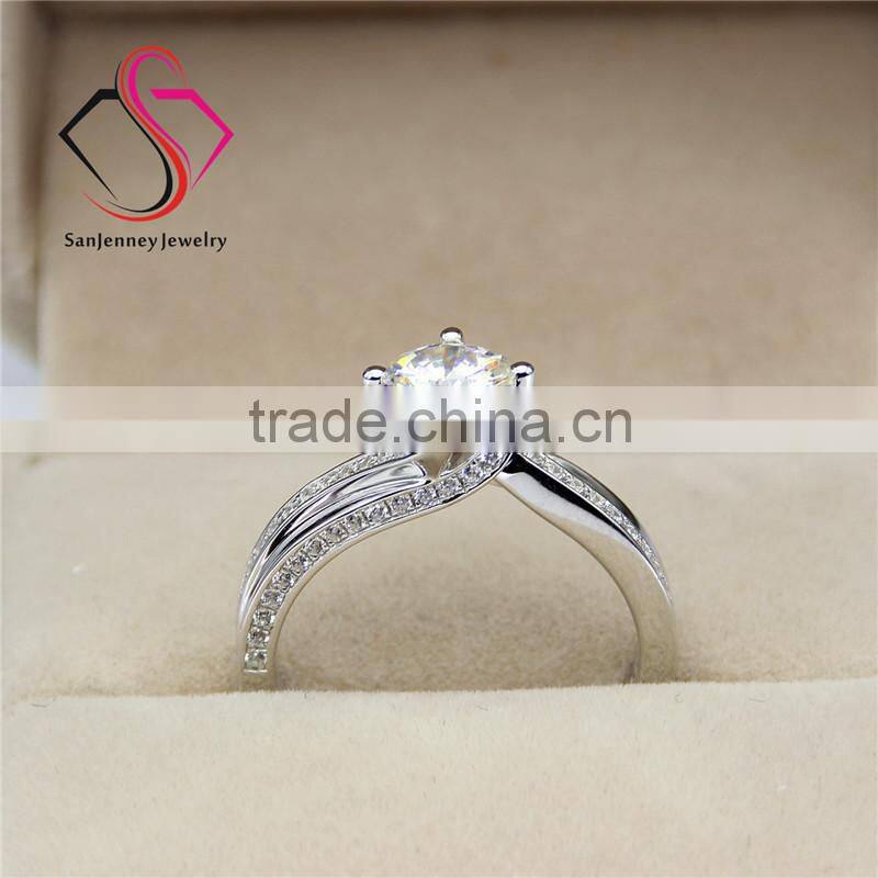 Round Brilliant Cut Esmedora Moissanite 1CT 6.5mm Center 14k 18k White Yellow Gold Diamond Engagement Ring