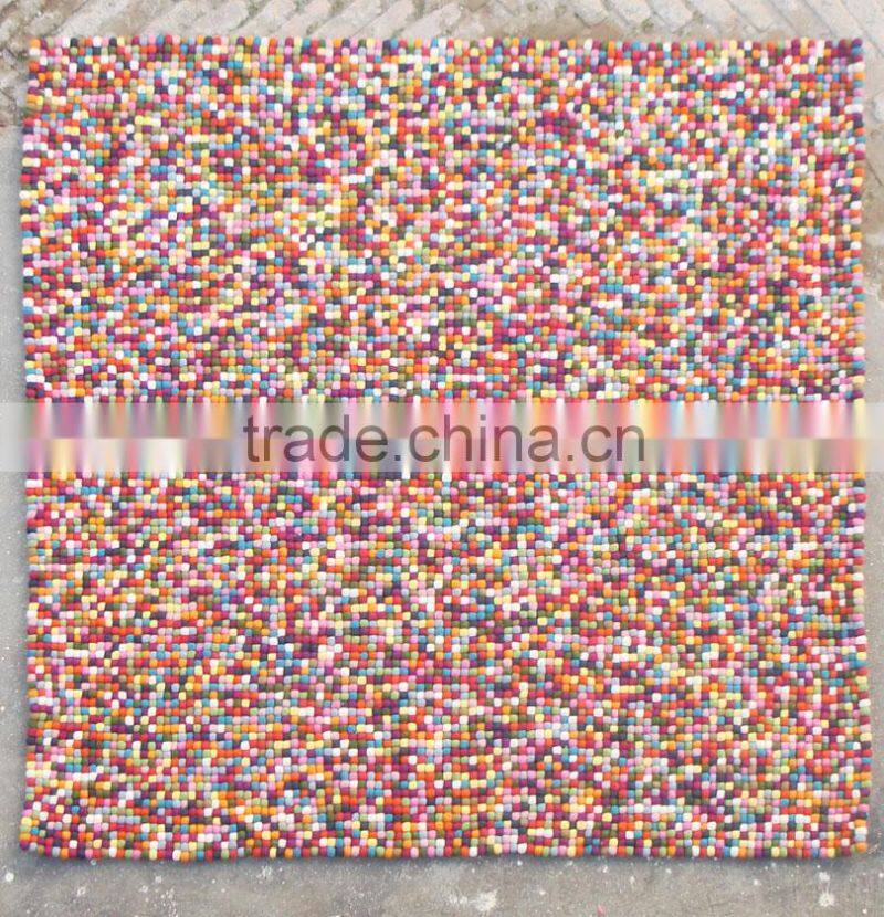 Bird pattern wool carpet