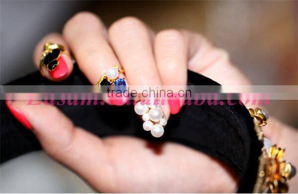 Variety cute pearl gold wedding ring,latest gold finger ring designs