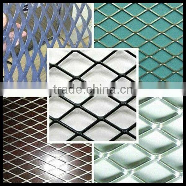 Red painted expanded mesh roll