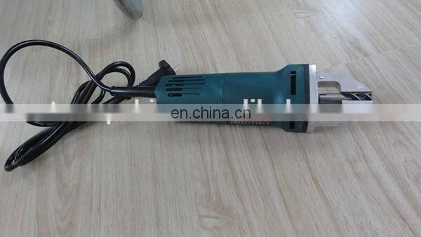 Manual portable corner cleaning tools for PVC weld beading