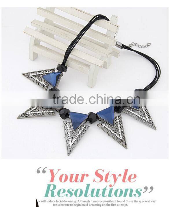 American and European Popular Exquisite Crystal and Resin Alloy Wax Rope Triangle Charm Necklace in Stock