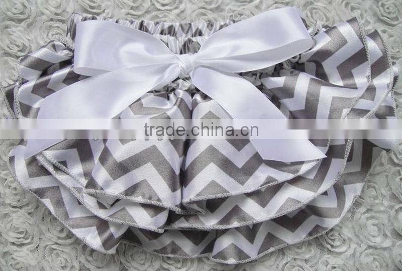 fashionable colorful heart print ruffled fancy girl baby bloomers