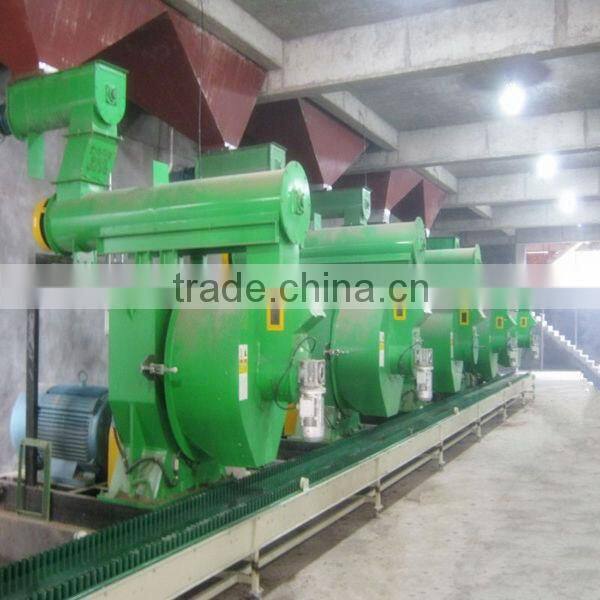 Ring die pellet mill feed