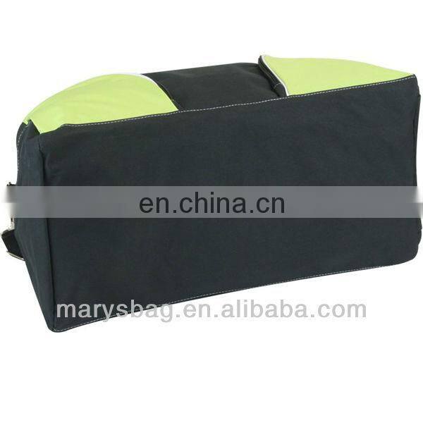 Duffel made of 300D polyester with removable bottom board