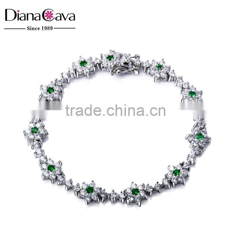 Nice Look Spring Summer 16/17 Flower Design Green Colored Stones Setting Women Bracelet