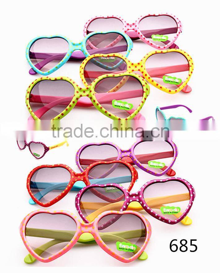 Wholesales Cheapest Simple Plastic Heart Shape Children's Sunglasses