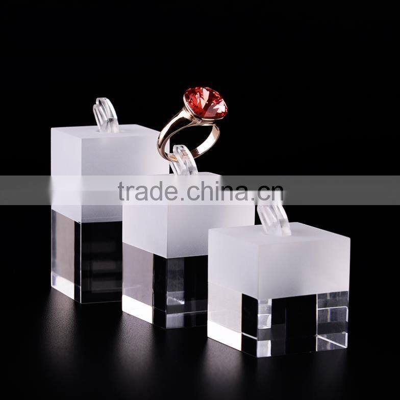 Unique design wholesale price customizd acrylic ring holder