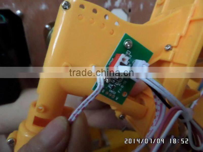 Hello Kitty Cheap prize vending game machine/ claw crane games machines