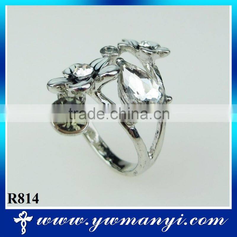 Hot sale crystal ring fashion young plated silver flower ring R814