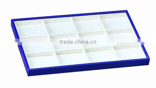 Jewelry packaging display with velvet pads insert