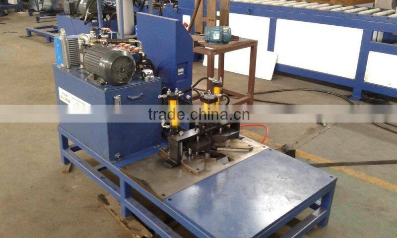 Hydraulic corner machine