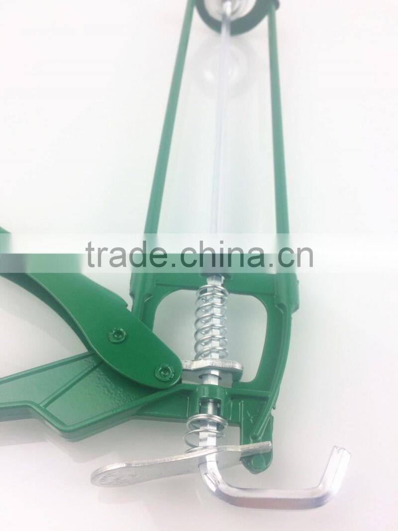 BERRYLION low price light duty caulking gun for sale