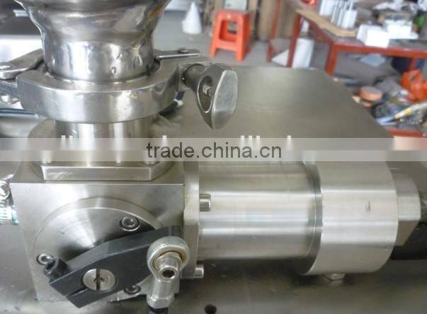 Automatic liquid filling and packing machine