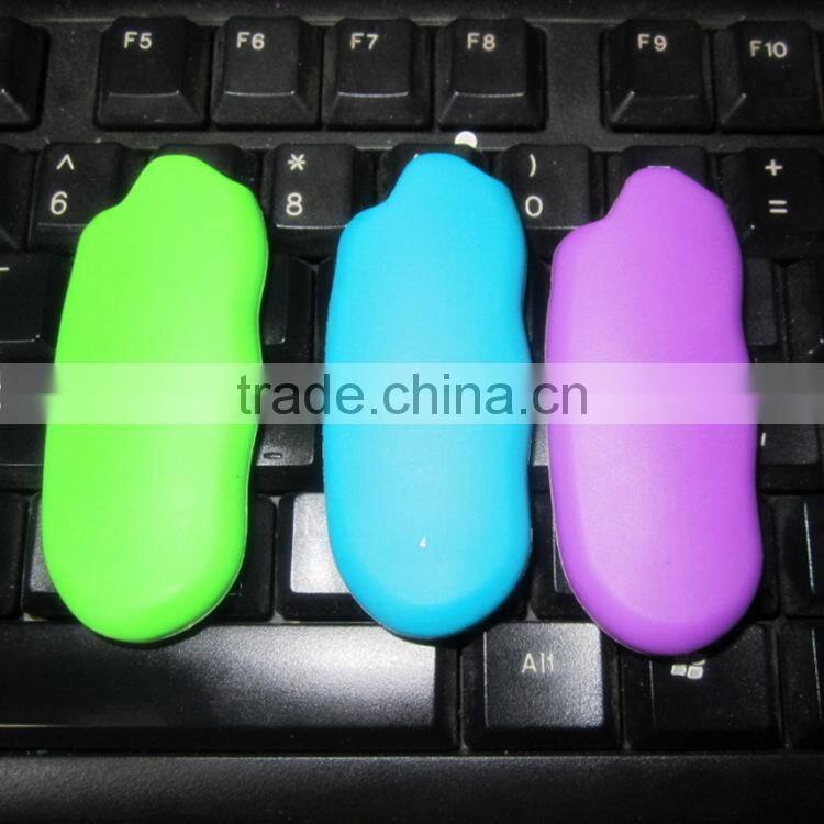 Injection embossed logo silicone lighter holder