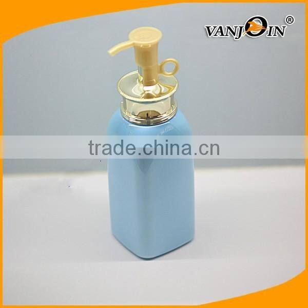 Customized Color Empty 750ML Square Plastic Lotion Bottle with Pump Spray