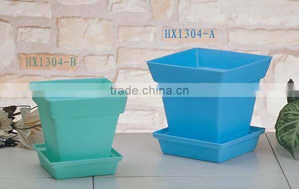 square plastic flower pot
