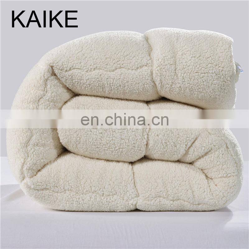 Wholesale custom warm lamb fleece baby bed quilt
