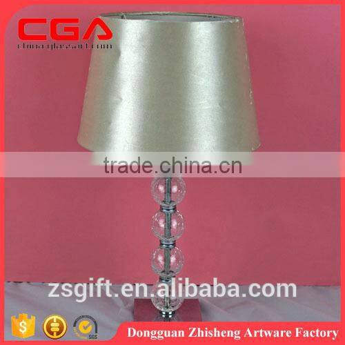 2015 wholesale fashionable classical polyresin table lamp for home decoration