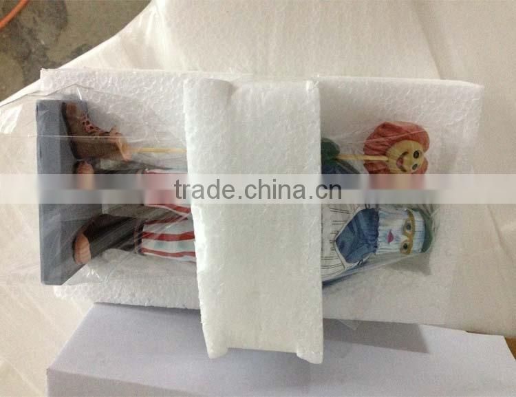 Shaking resin cartoon figure