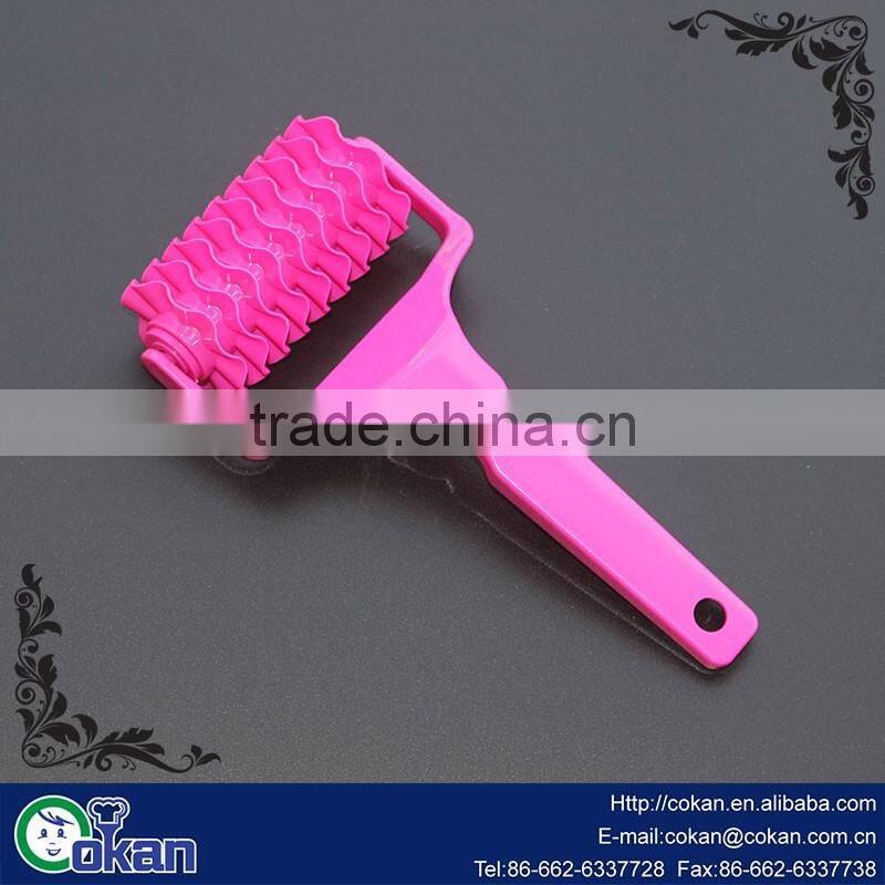 CK-KT686 Plastic Pizza Tools pie maker Lattice Pastry Cutter With Plastic Handle/Pastry Lattice Roller cutter of cake tools.
