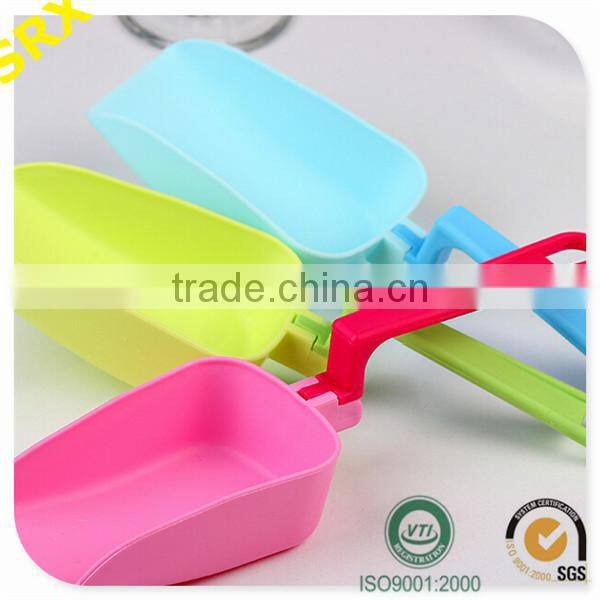 OEM novel kitchen tools party favor goods ice cream scoops wedding plastic ice scoops