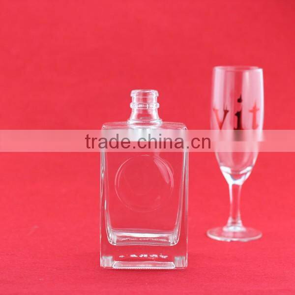 Hot sale apple shape beverage bottles glass hennessyneddf bottles bulleitdfg bottle 500ml