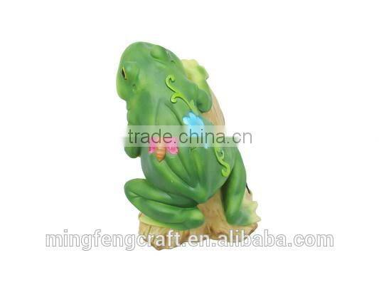 Hot selling Garden Decor animated Resin frog solar light