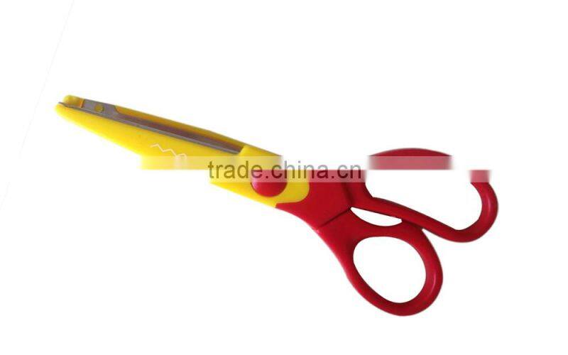 Replaceable blade craft scissors