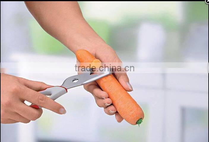 Multi-functional kitchen scissors