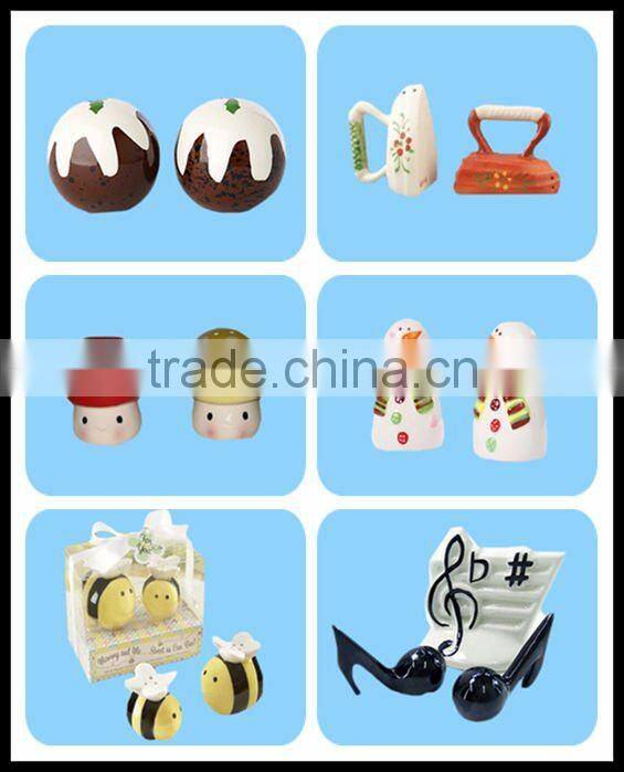 Ceramic Kitchen Supplies Cute Iron Shaped Salt & Pepper Shaker Set