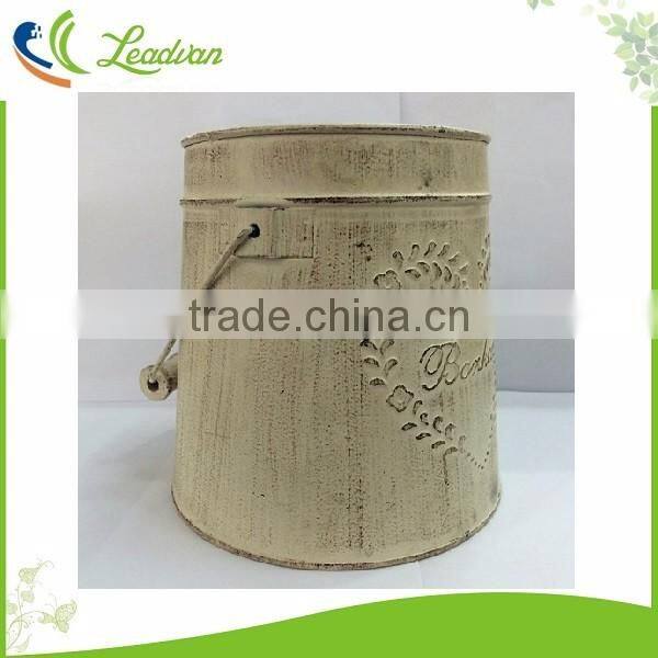 European style love wedding antique imitation decoration white painted galvanized metal flower bucket with wooden handle