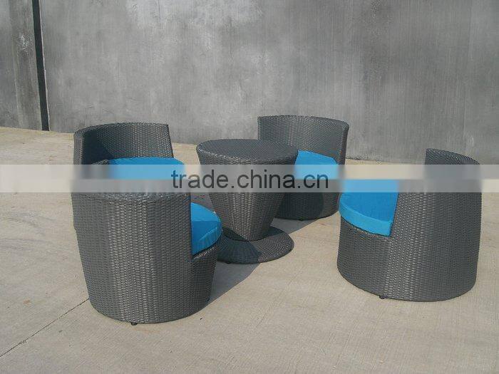 garden rattan table and chair