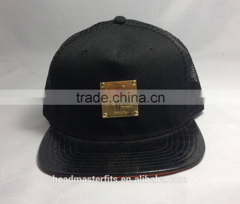 Custom Flat Brim Trucker Cap Glod Metal Plate Mesh Cap 6 Panel Pu brim Trucker Hats