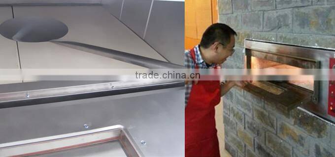 Stainless steel round shaped pizza peel in baking equipment