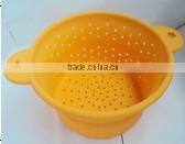 Silicone handle foldable colander