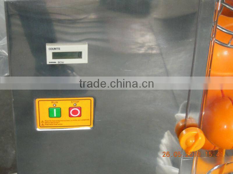 GRT - 2000C - B Auto feed lemon squeezer, lemon juice extractor