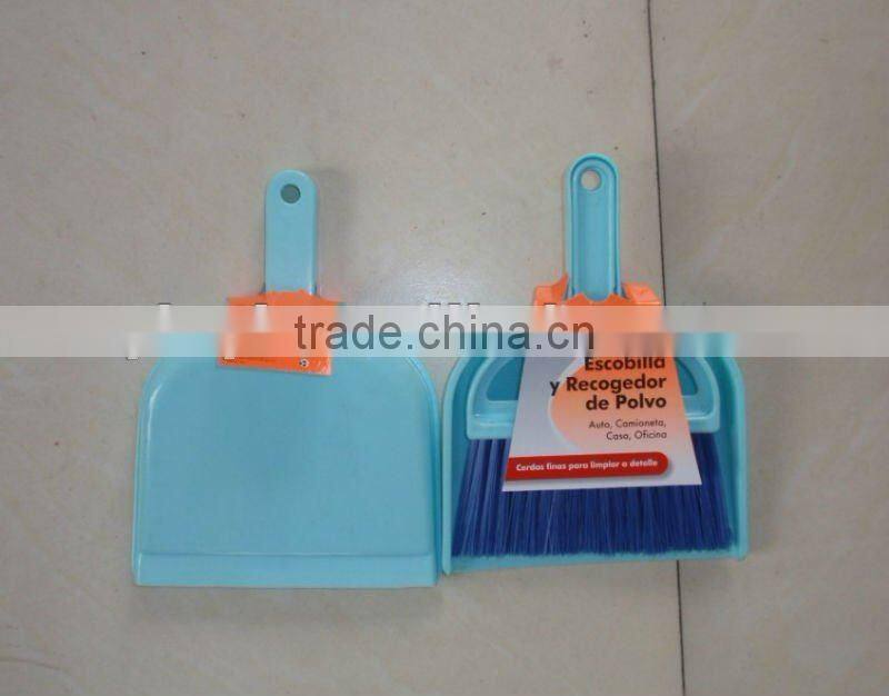 plastic car cleaning dustpan and with brush (RSCW-15)