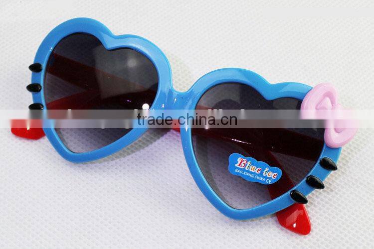 2015 New Style Heart-shaped Glasses Kids Sun Glasses Fashionable Glasses Plastic Sunglasses