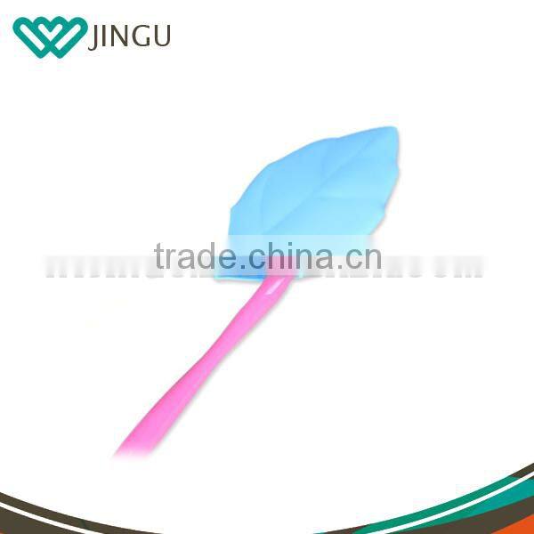 high quality Stocked Multifunction Leaves Shape collapsible Silicone Pocket Cup