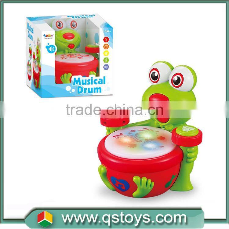 boy play friction metal car with traffic carpet with EN71