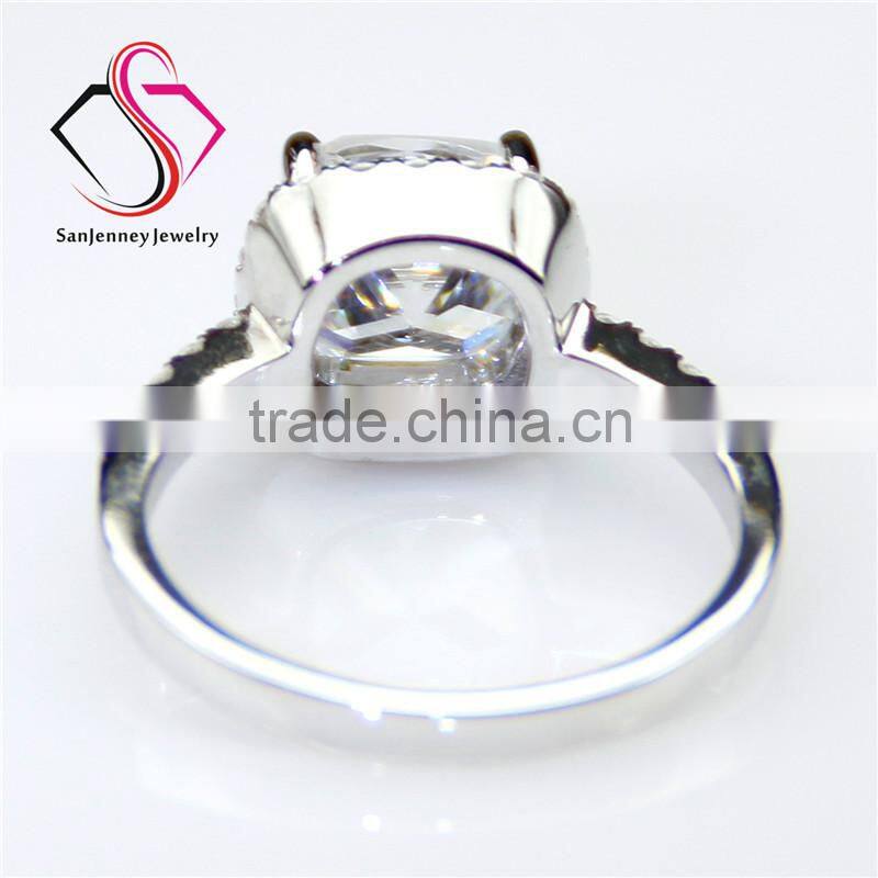 Cushion Cut Esmedora Moissanite 1.8CT 7mm Center 14k 18k White Yellow Gold Platinum Diamond Engagement Ring