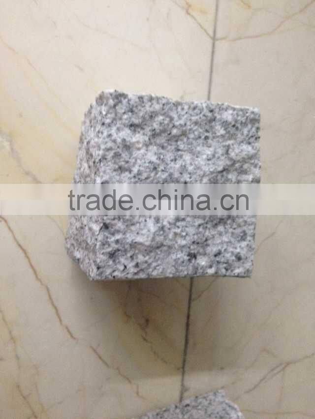 Cheap Chinese natural split grey granite cobble stone paving stone