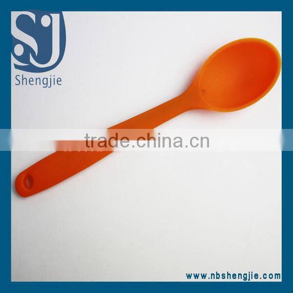 Trade assurance Versatile and heat resistant silicone spoon with steel inside
