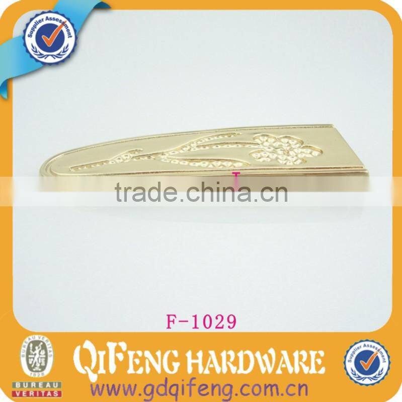 qifeng flower shape bag accessory for handbag , fashion metal logo ,sculpture tag