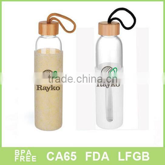 2017 new products high borocilicate glass bottle with sleeve bamboo lid