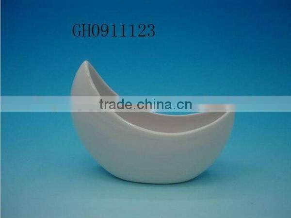 Moon shape white novelty ceramic mini plant flower pot