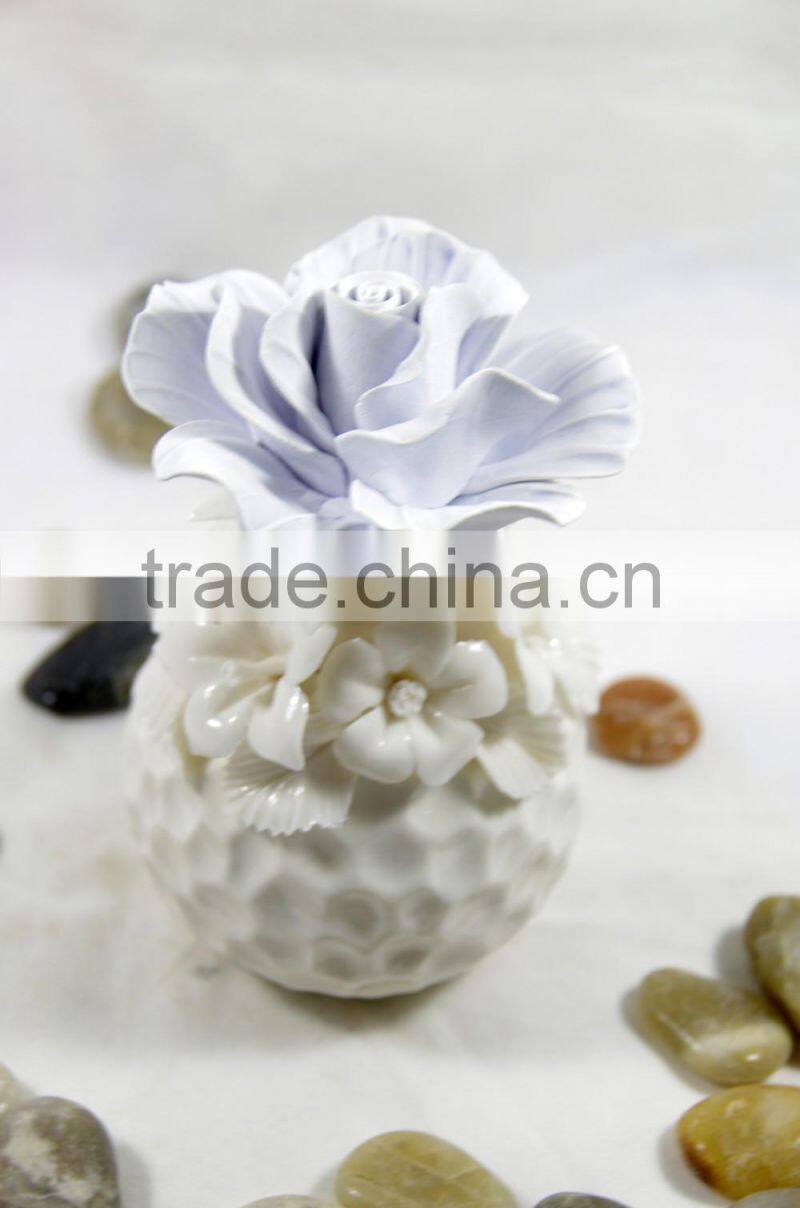 Handmade OEM aroma diffuser bottle aromatherapy ceramic flower fragrance diffuser