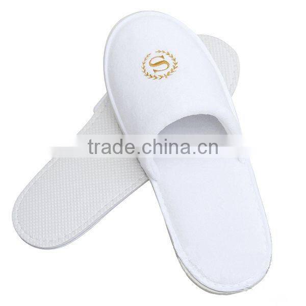 2016 Soft feeling wholesale white velour embroidery cheap hotel slipper